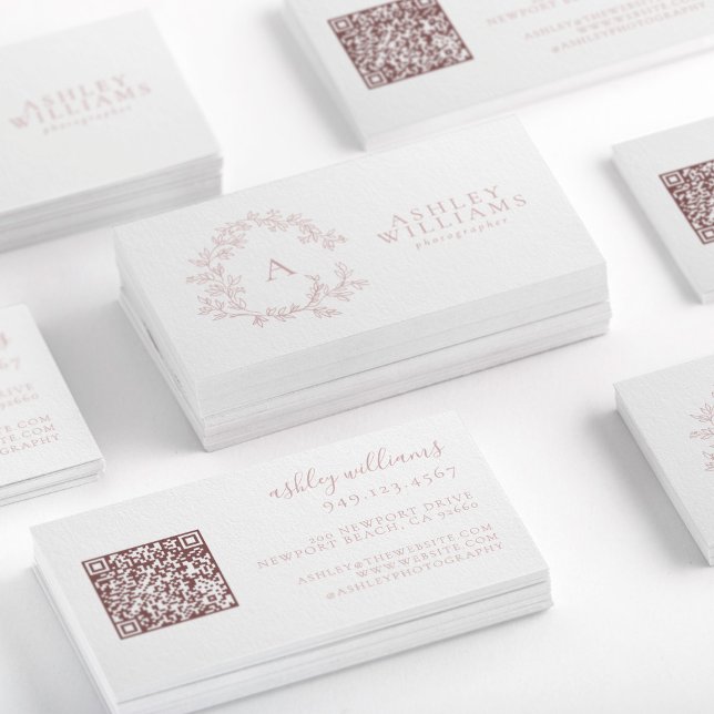 Cartão De Visita Monograma Rosa Esbranquiçado Dor Floral Código QR (Criador carregado)