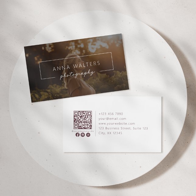 Cartão De Visita Nome de enquadramento moderno, código qr, fotograf (Criador carregado)