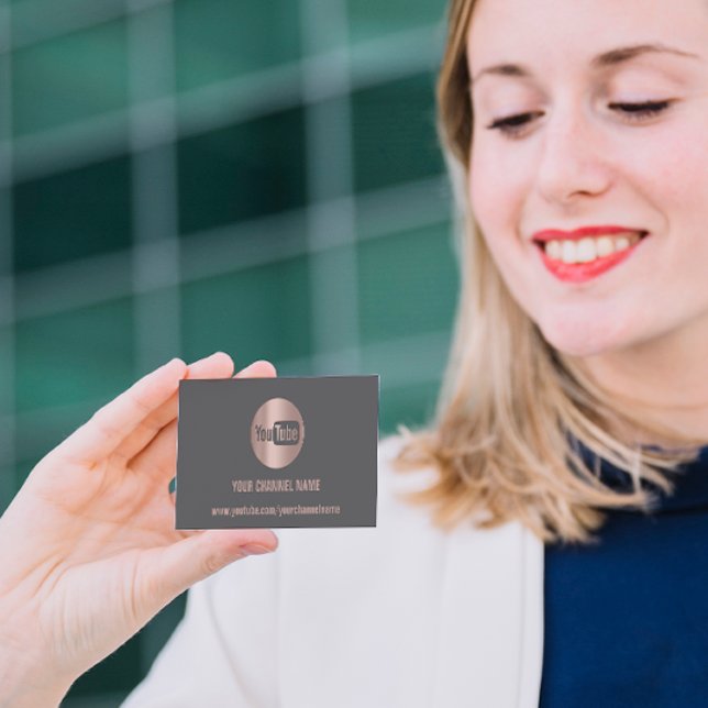 CARTÃO DE VISITA NOME DO CANAL YOUTUBER LOGO CINZA DE CÓDIGO QR (Criador carregado)