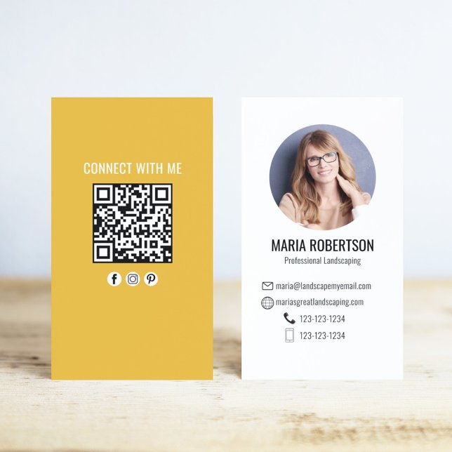 Cartão De Visita Orange Modern Business QR Code Photo (Business card with orange and white theme. )