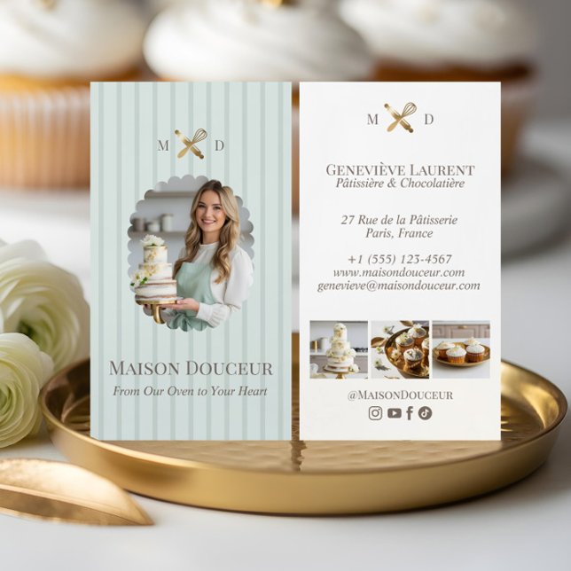 Cartão De Visita Padaria Elegante Chic Listras e Batedeira Dourada  (Elegant Chic Bakery Stripes & Gold Whisk Photo Business Card)