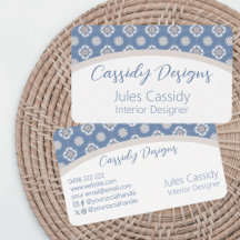 Padrão de Flor Laranja Simétrico no Arco Azul