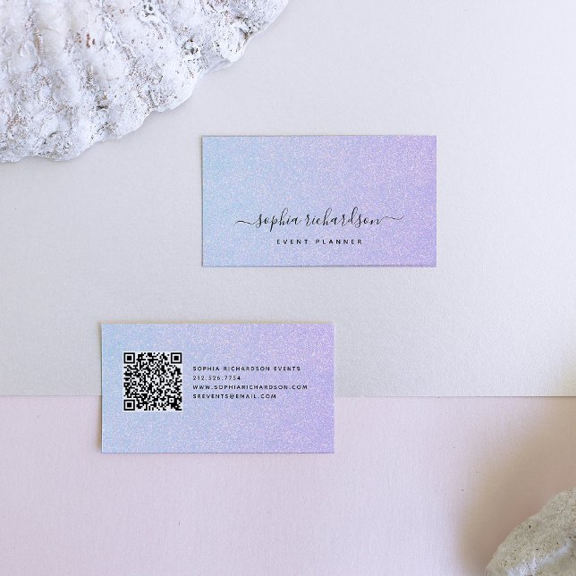 Cartão De Visita Pastel Sonhador Elegante com Código QR (This trendy, pastel glitter look business card features a QR code on the back)