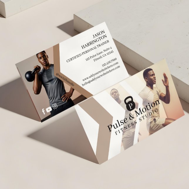 Cartão De Visita Personal Fitness Trainer Kettlebell Monogram Photo (Modern Sporty Fitness Kettlebell Monogram Photos Business Card)