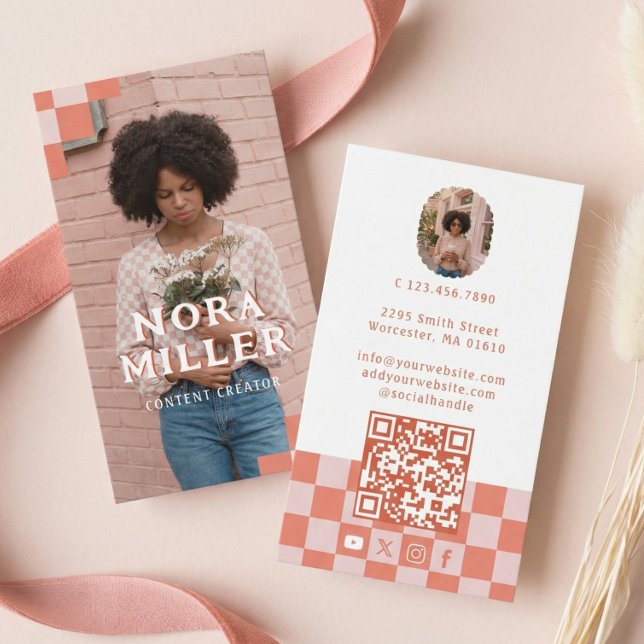 Cartão De Visita Pink Retro Checkered Pattern Content Creator Photo (Pink Retro Checkered Pattern Content Creator Photo Business Card)