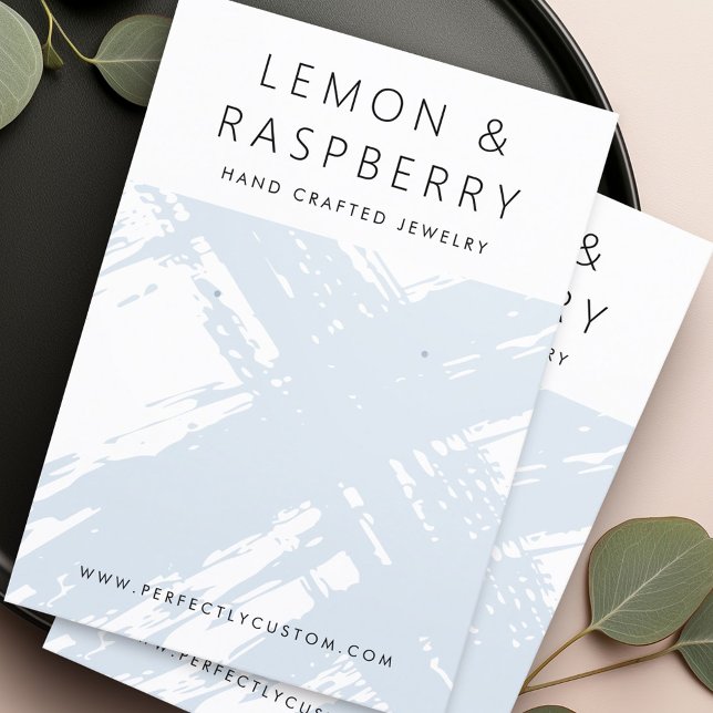 Cartão De Visita Placa de brinco de pincéis azuis e poeirentos mode (Modern light dusty blue brushstrokes earring card)