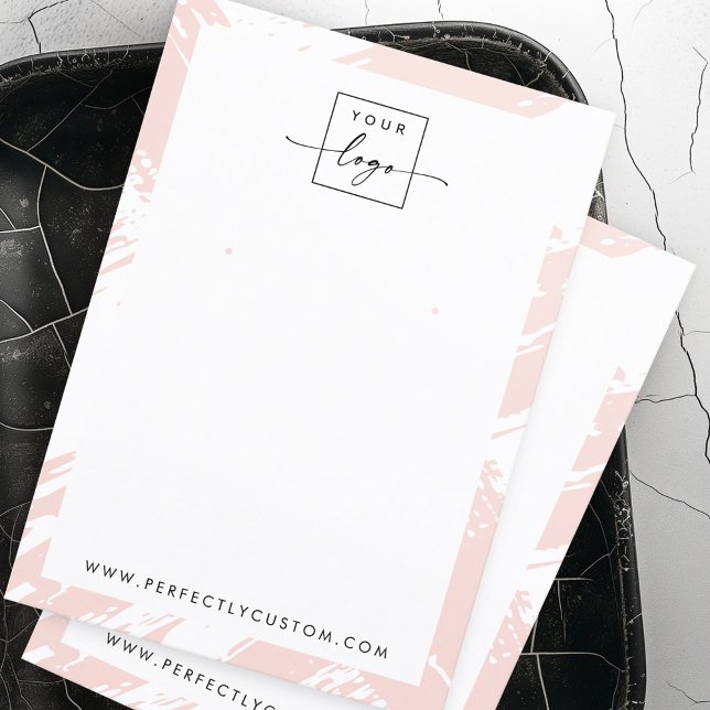 Cartão De Visita Placa de exibição de toque de brinco rosa-claro (Light blush pink brushstrokes earring display card)