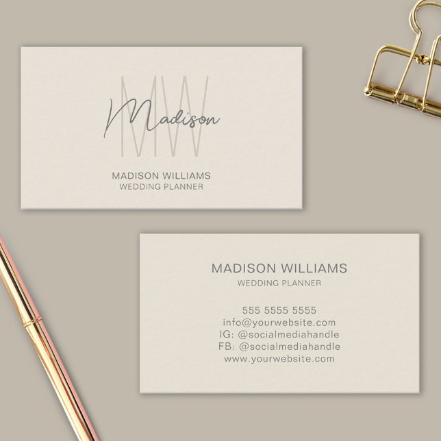 Cartão De Visita Planeador de Casamentos do Creme do Monograma Mode (Modern Monogram Logo Cream Wedding Planner Business Card)