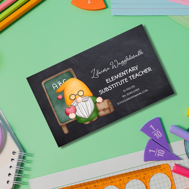 Cartão De Visita Professor De Gnome De Caqueta Em Qualkboard (Cute Watercolor Gnome Teacher On Chalkboard Business Card)