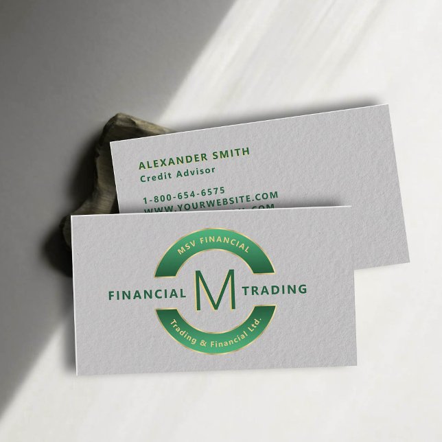 Cartão De Visita Profissional de Monograma Dourado Verde do Comerci (dealer trader financial finance business card faux embossed green gold professional sleek minimalist)