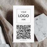 Cartão de visita profissional minimalista do códig<br><div class="desc">Cartão de visita minimalista apresenta logotipo e código qr.</div>