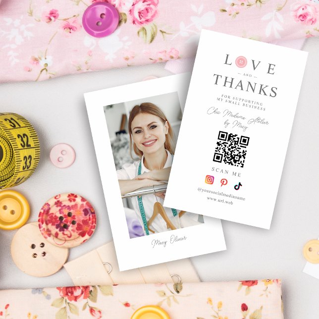 Cartão De Visita QR Baby Pink Button Love & Thanks Photo Supporting (QR Baby Pink Button Love & Thanks Photo Supporting Small Business Card. )