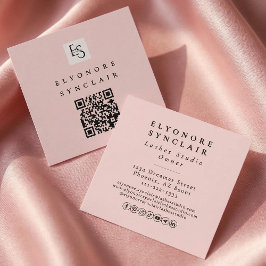 Cartão De Visita Quadrado Blush Pink Script Logo QR Code Lashes
