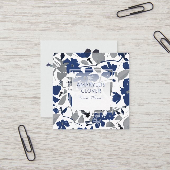 Cartão De Visita Quadrado Clematis Flowing Blue Cinza Vine (Clematis Vine Elegant Blue Gray Flowers square business cards from Studio Posies. )