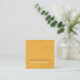 Cartão De Visita Quadrado Design Interior Amarelo de Textura Chic Moderna (Em pé/Frente)