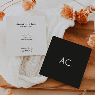 Cartão De Visita Quadrado Diretor de Marketing branco e preto minimalista