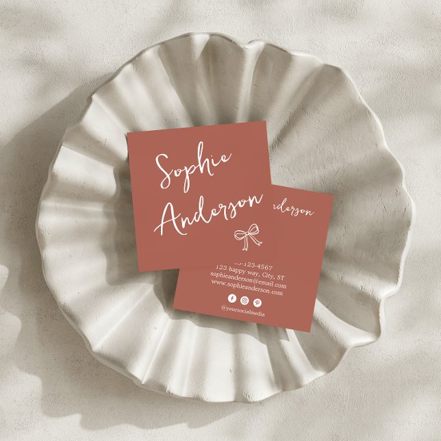 Cartão De Visita Quadrado Elegant Rust Terracotta Script with Bow        (Criador carregado)