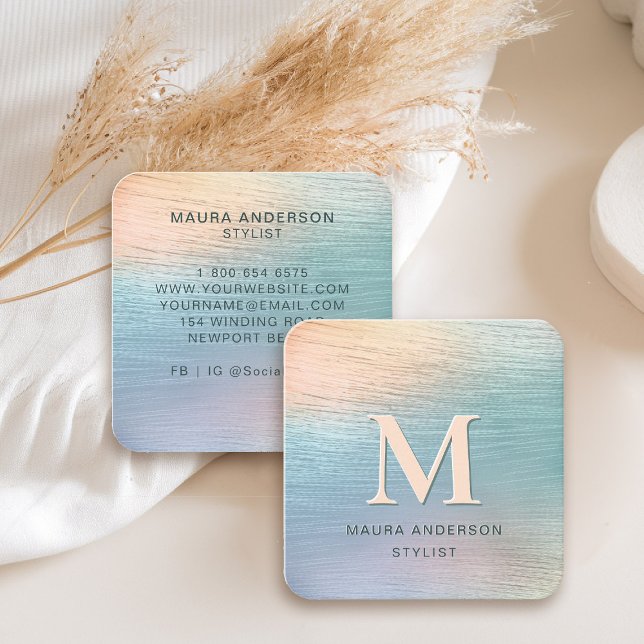 Cartão De Visita Quadrado Elegante Holográfico Brugado Teal Moderno Monogram (holographic business card square pink peach teal monogram hairdresser stylist lash nails make-up)