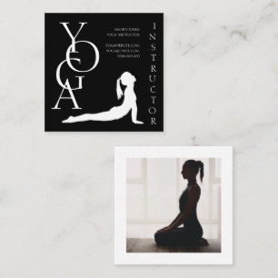 Cartão De Visita Quadrado Foto de Instrutor de Yoga Preto e Branco Moderno