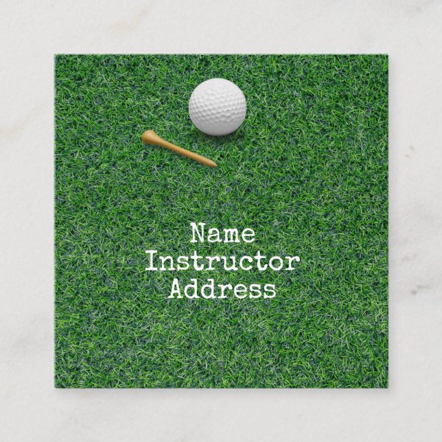Cartão De Visita Quadrado Golf Ball sobre grama verde (Frente)
