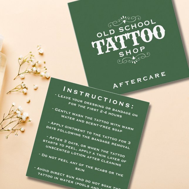 Cartão De Visita Quadrado Instruções mínimas para o acompanhamento do artist (Minimal Bold Tattoo Artist Aftercare Instructions Square Business Card)