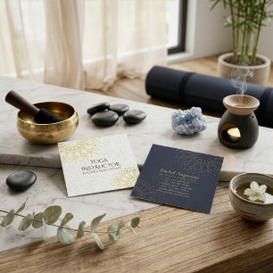 Cartão De Visita Quadrado Instrutor de Meditação Yoga Dourado Floral Mandala
