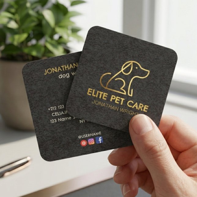 Cartão De Visita Quadrado Luxe Gold Foil Vertical Dog Walker & Pet Sitter  (Luxe Gold Foil Vertical Dog Walker & Pet Sitter Business Card)