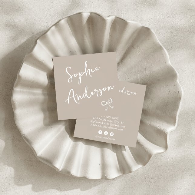 Cartão De Visita Quadrado Minimalist Beige with Elegant Script & Bow      (Criador carregado)