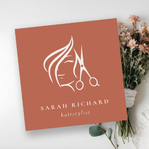 Cartão De Visita Quadrado Mínimo Hairstylist Terracotta Red Hair Scissor