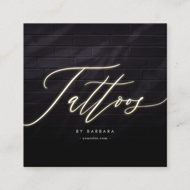 Cartão De Visita Quadrado Monograma de Script Dourado de Artista de Tatuagem (Frente)