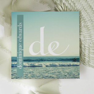 Cartão De Visita Quadrado Monograma Profissional de Ondas do Oceano QR Branc