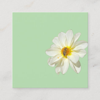 Cartão De Visita Quadrado Negócios de Flor Branca de Hortelã Suave & Abelha