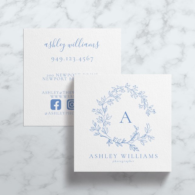 Cartão De Visita Quadrado Pastel Blue Monograma Floral Crest Professional (Criador carregado)