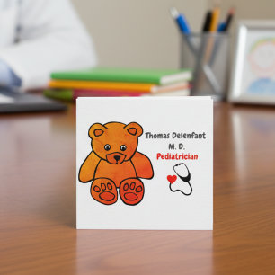 Cartão De Visita Quadrado Pediatra - urso de pelúcia laranja - estetoscópio