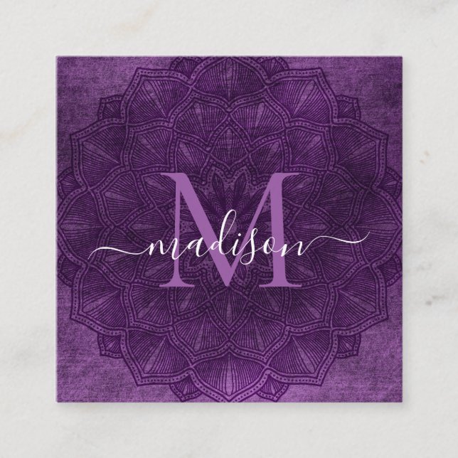 Cartão De Visita Quadrado Script Monograma de Flor de Mandala Lotus Roxo Esc (Frente)