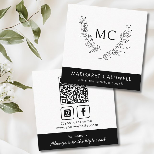 Cartão De Visita Quadrado Terra do Monograma Preto e Branco (Black and White Monogram Wreath Social Media QR Code Square Business Card)