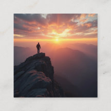 Um sol majestoso visto do pico da montanha