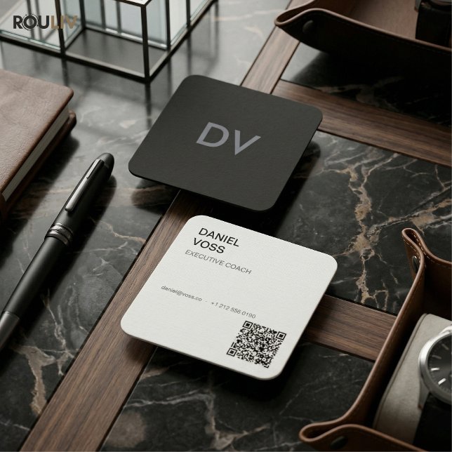 Cartão De Visita Quadrado Vertical Minimal Modern QR Code | Professional  (Architectural Vertical Minimal QR Code Executive Consultant Professional
)