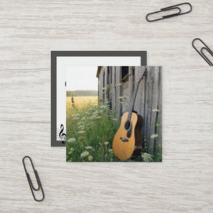 Cartão De Visita Quadrado Violão encostado em um celeiro rural
