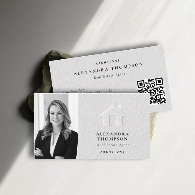 Cartão De Visita Real Estate Faux Impresso Black White Foto Simples (real estate professional business card photo qr code black white classy elegant faux embossed luxury)