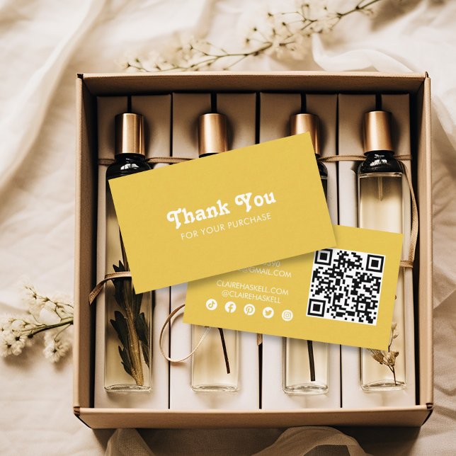 Cartão De Visita Rico Script Chic Mustard Order Muito Obrigado (Mustard yellow thank you business cards with social icons and QR code)