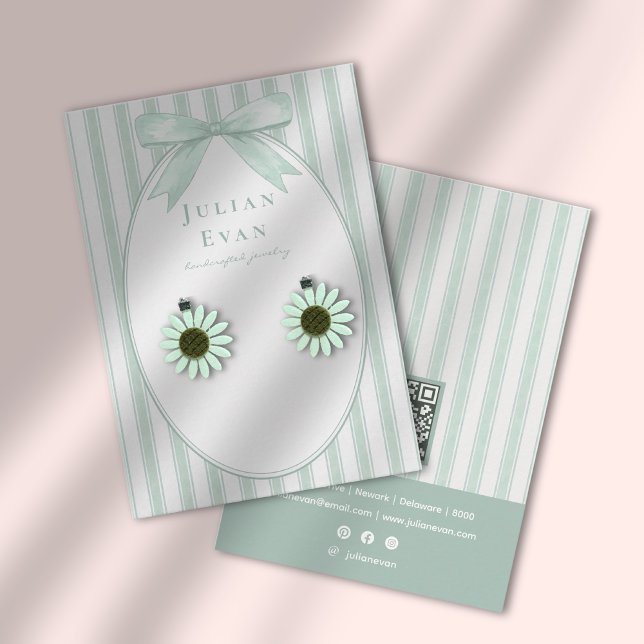 Cartão De Visita Sage Green Coquette Preppy Stripe Jewelry Display (Sage Green Coquette Preppy Stripe Jewelry Display Business Card)