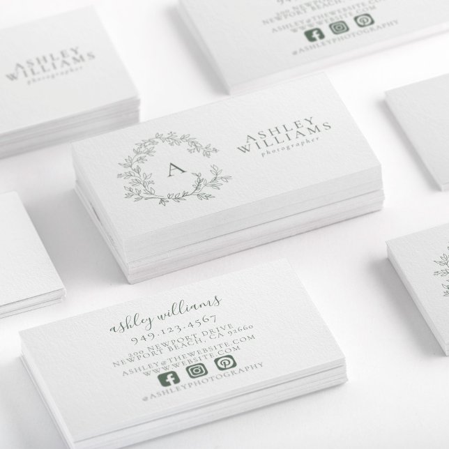 Cartão De Visita Sage Green Monograma Floral Crest Professional (Criador carregado)