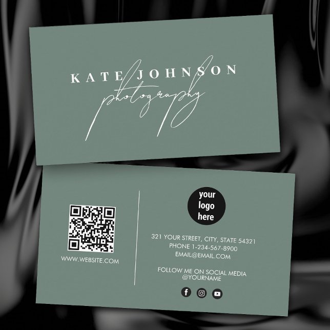 Cartão De Visita Sage Green Signature Script QR Code Social Media (Sage Green Signature Script QR Code Social Media Business Card)