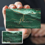 Cartão De Visita Script Dourado de Monograma de Geodo de Agate Verd<br><div class="desc">Cartão de visita profissional moderno, na moda, com acentos de brilho verde, mármore e brilho dourado, personalizados com iniciais e nome de monograma de guião chic, elegante e manuscrito. ALTERAÇÕES: Altere o estilo, cor, tamanho e posicionamento da fonte de texto clicando em PERSONALIZAR MAIS na seção PERSONALIZAR. Entre em contato...</div>