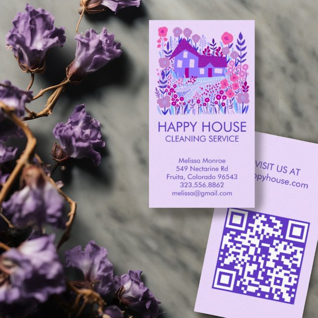 Cartão De Visita Serviços domésticos de limpeza de casas Floral Far (Charming custom QR code business card with house and garden illustration)