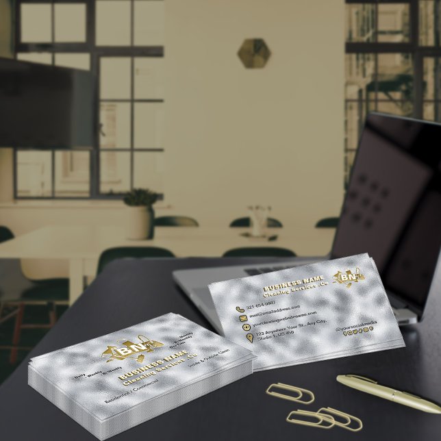 Cartão De Visita Serviços modernos de limpeza de folhas de ouro de  (Criador carregado)