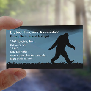 Cartão De Visita Silhueta de Bigfoot no crente da noite   Sasquatch