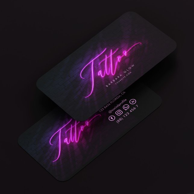 Cartão De Visita Tatuador Moderno Tatuador Neon Purple Script (Tattoo Artist Modern Tattoo Shop Neon Purple Business Card
)