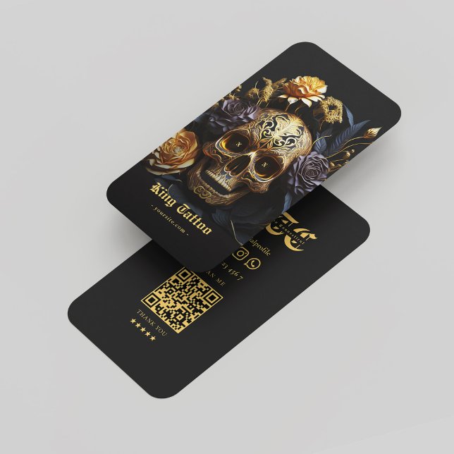Cartão De Visita Tatuagem Artista Monograma Dourado Crânio Negro Mo (Tattoo Artist Monogram Black Gold Skull Modern Business Card
)